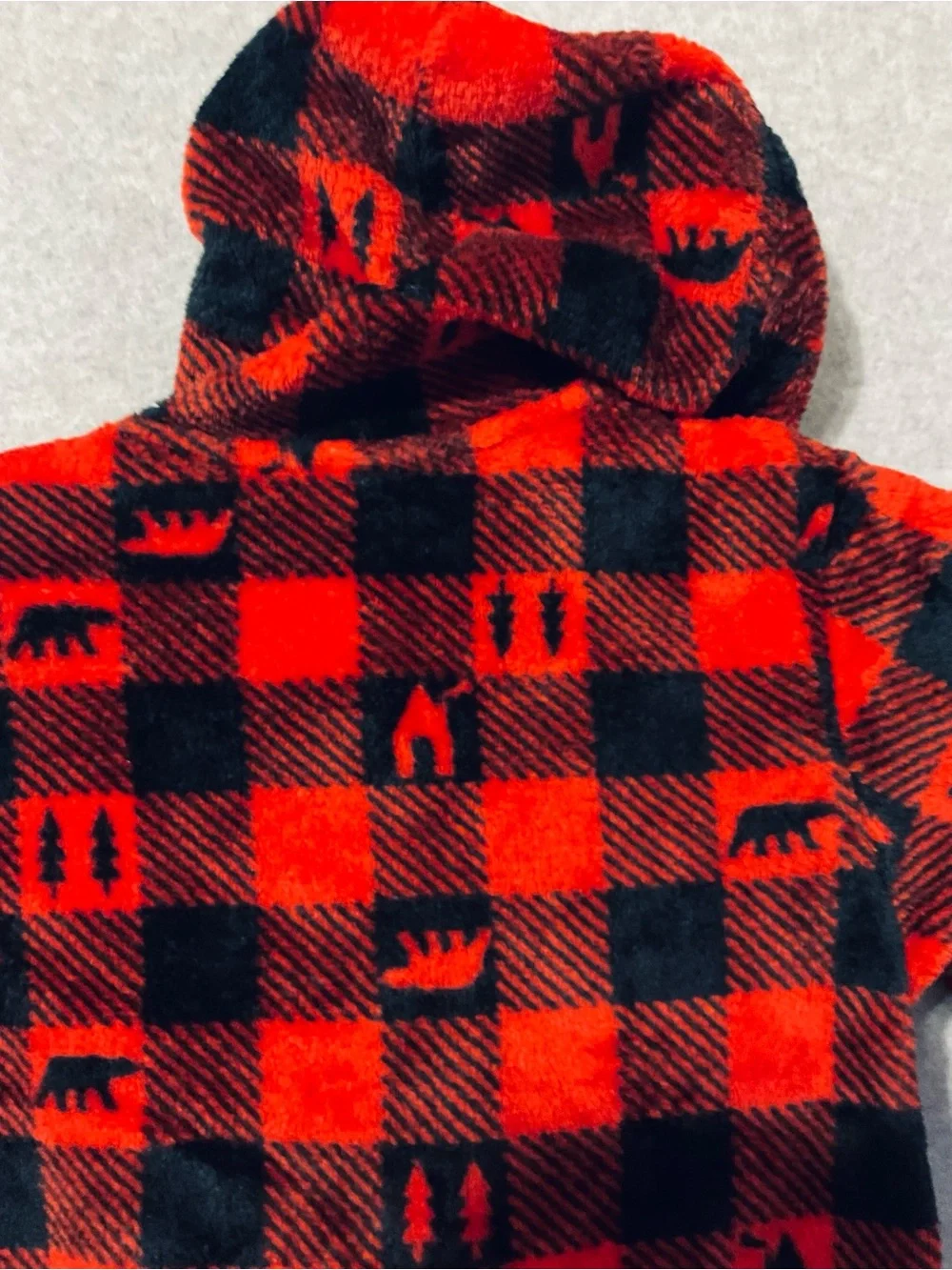 Cat & Jack Kid's  Red and Black Plaid Hooded Buffalo ,hooded robe Sz 2T-3T